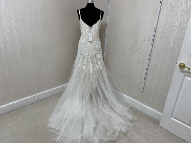 Sample Wedding Dress – Allure Bridal Style 9961 – Size 18 – Sand/Ivory Dress