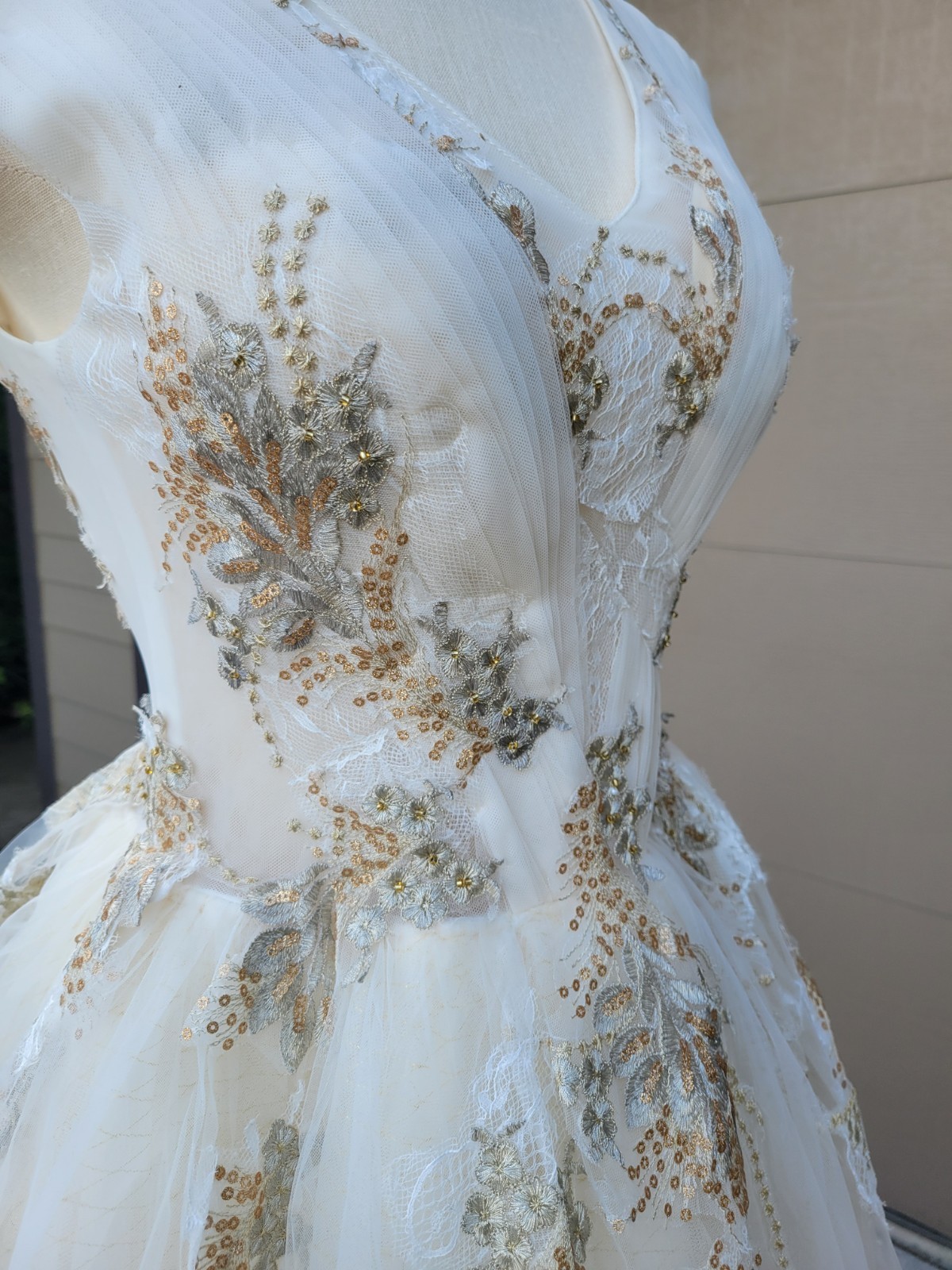 Elegant Sleeveless Lace Wedding Gown – V-Neck, Lace-Up Back, Golden Brown Corset