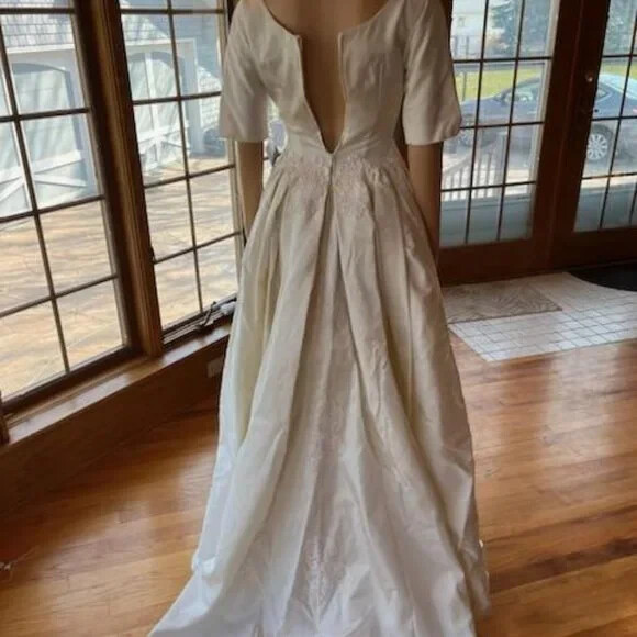 * Vintage Short Sleeve Ivory Taffeta Lace Bridal Ball Gown Wedding Dress Size 0