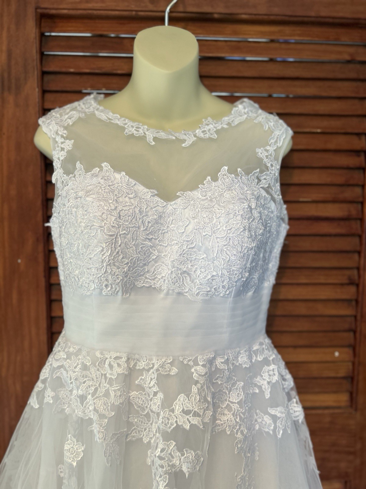Elegant Sheer Vintage Short MIDI Lace Wedding Dress, Size 8