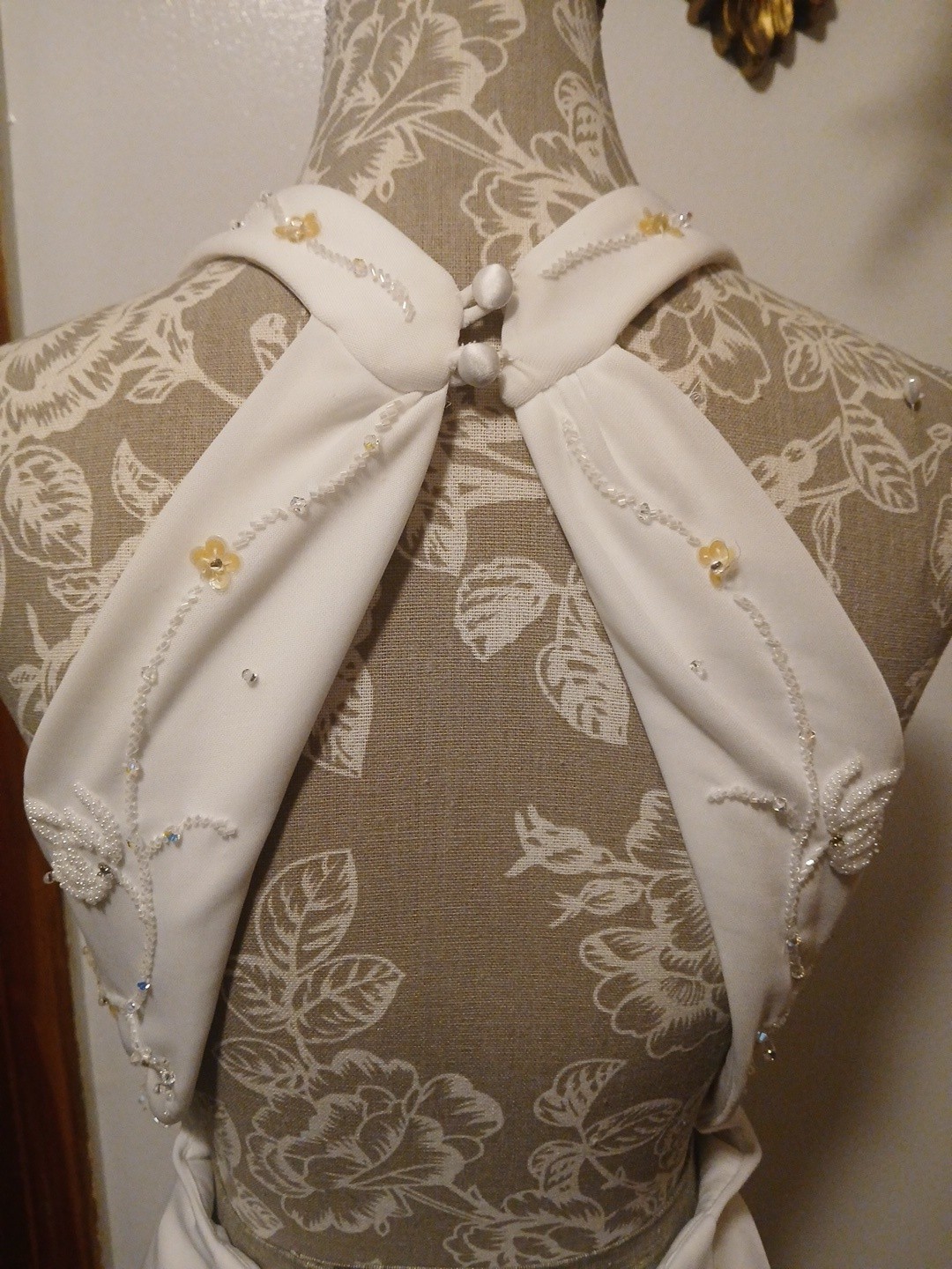 White Plunging V Neckline With Beaded Floral Embroidery Wedding Dress Size 14