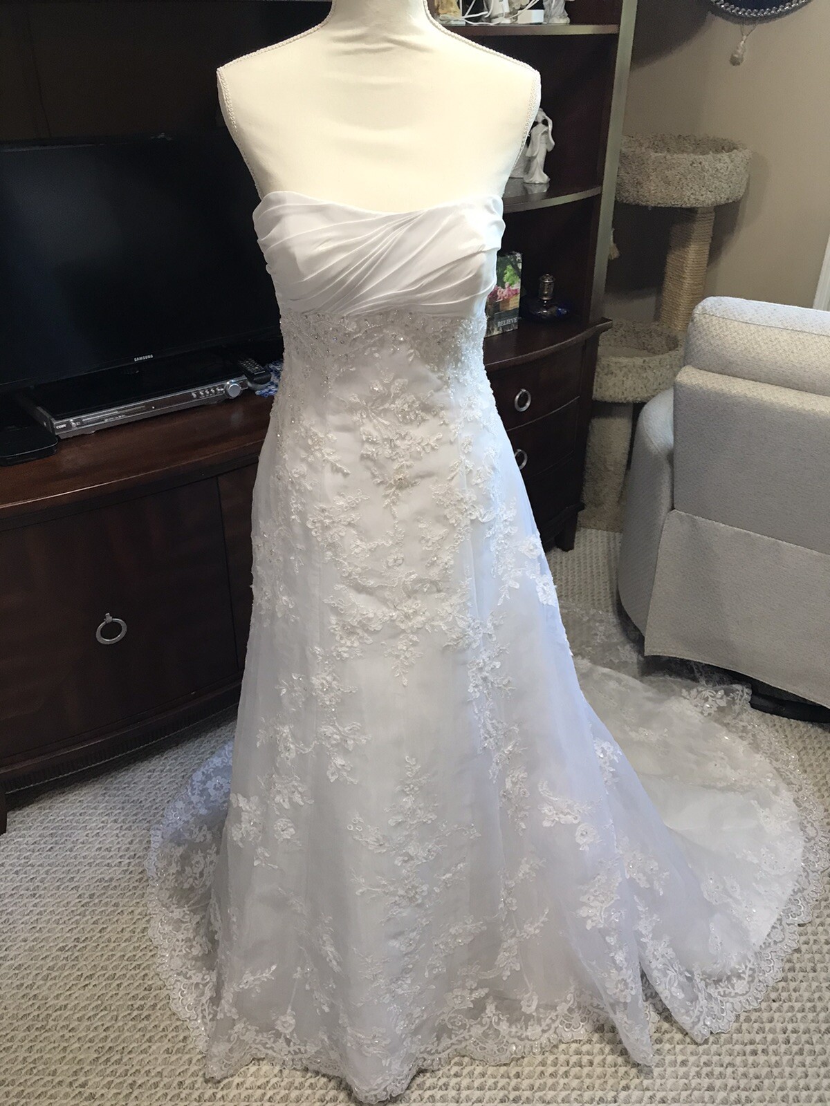 Casablanca White Bridal Gown and Veil Size 8 NWT