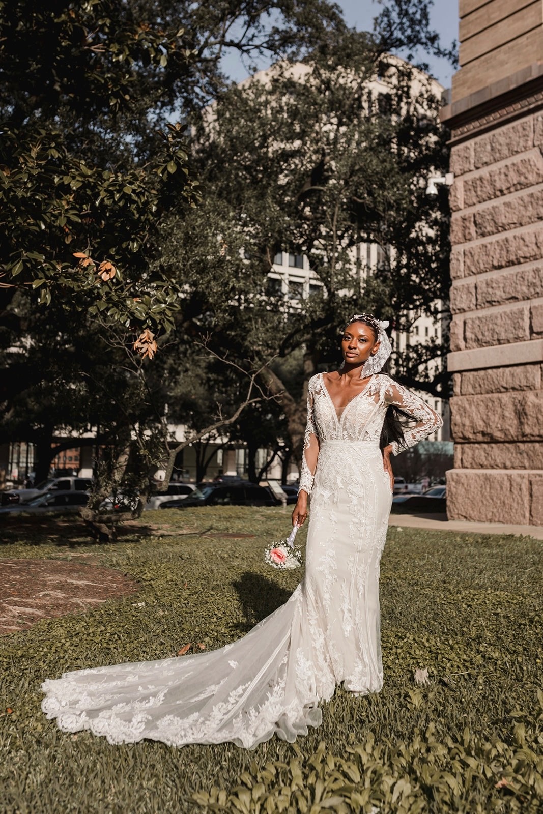 Ashley Graham Wedding Dress, size 6, white, in excellent condition