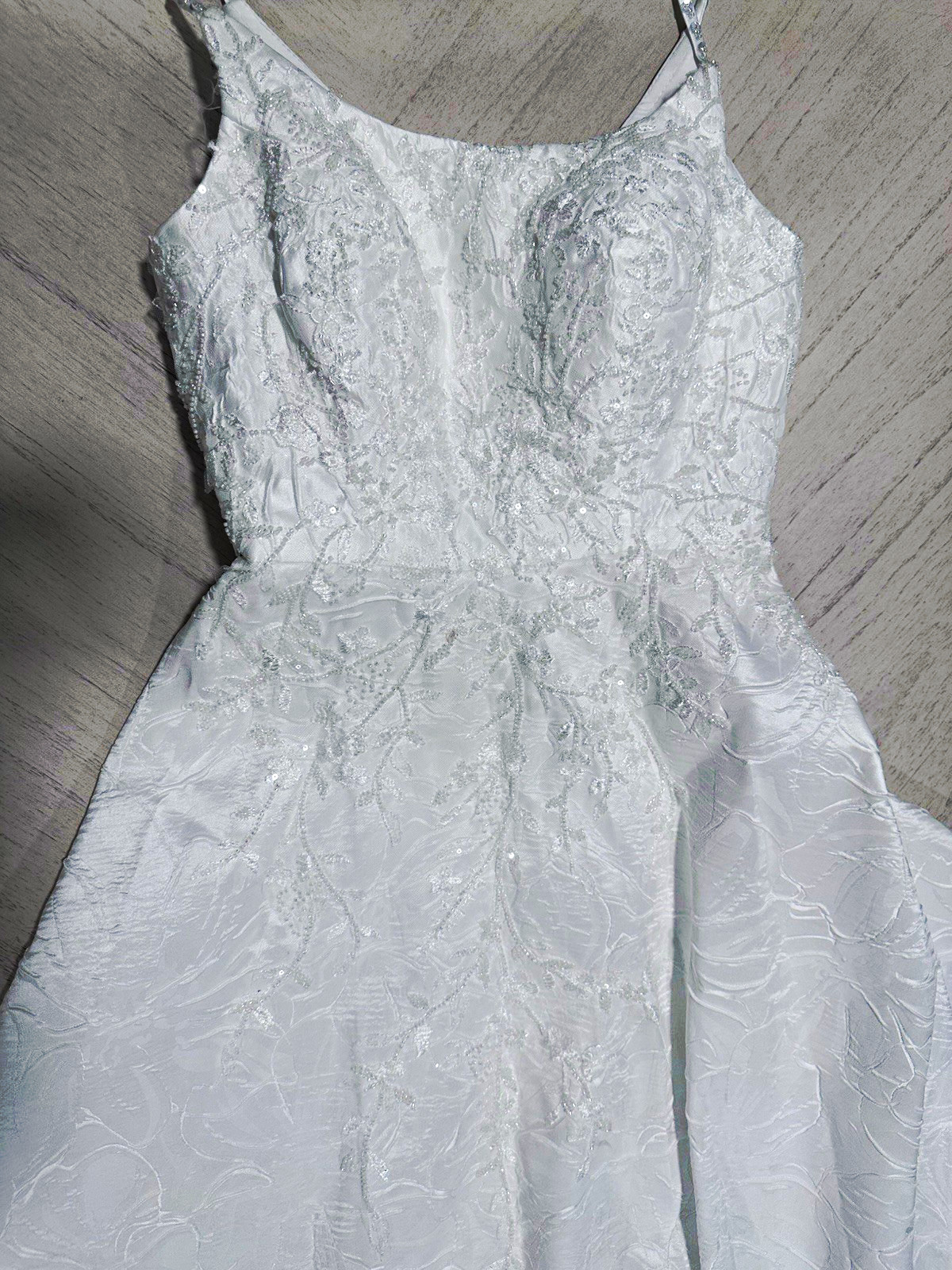 White Sleeveless Scoop Neck Lace Beaded Tulle Ball Gown Full-Length Dress
