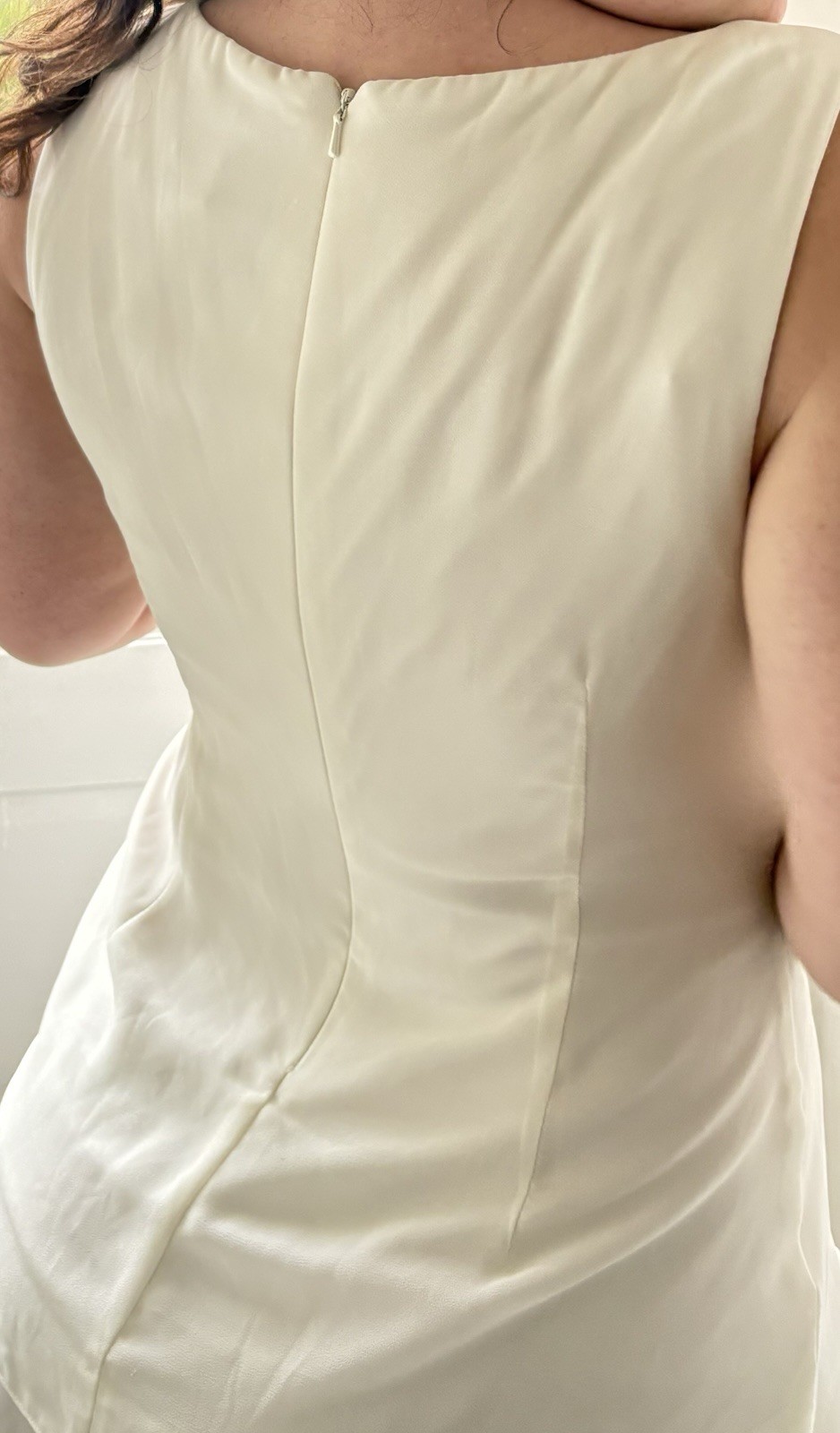 Size 14 vintage David’s Bridal Ivory Tiered Chiffon Wedding Gown, V-neck bodice