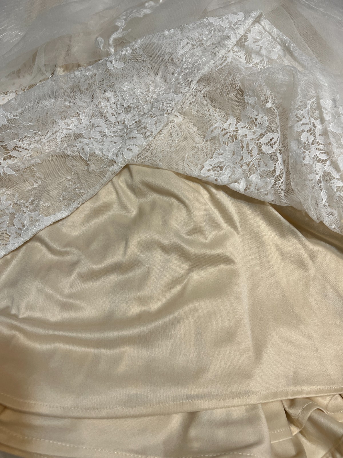 Morilee Wedding Dress Size 10 Ivory Lace Appliqué Beaded Low Back Boho Bridal