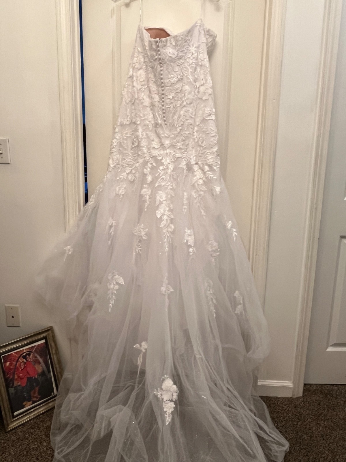 Beautiful floral lace appliqué with long tulle train no stains no rips