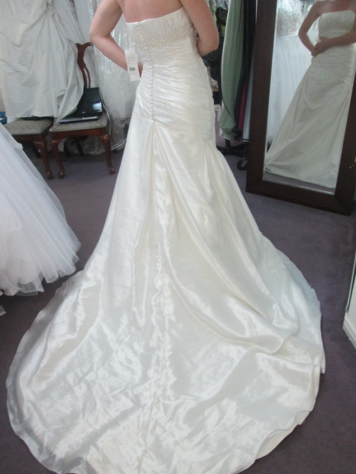 La Sposa Legado Size 8 Wedding Dress, Empire Pearls, Ivory Fit & Flare Reg $4999