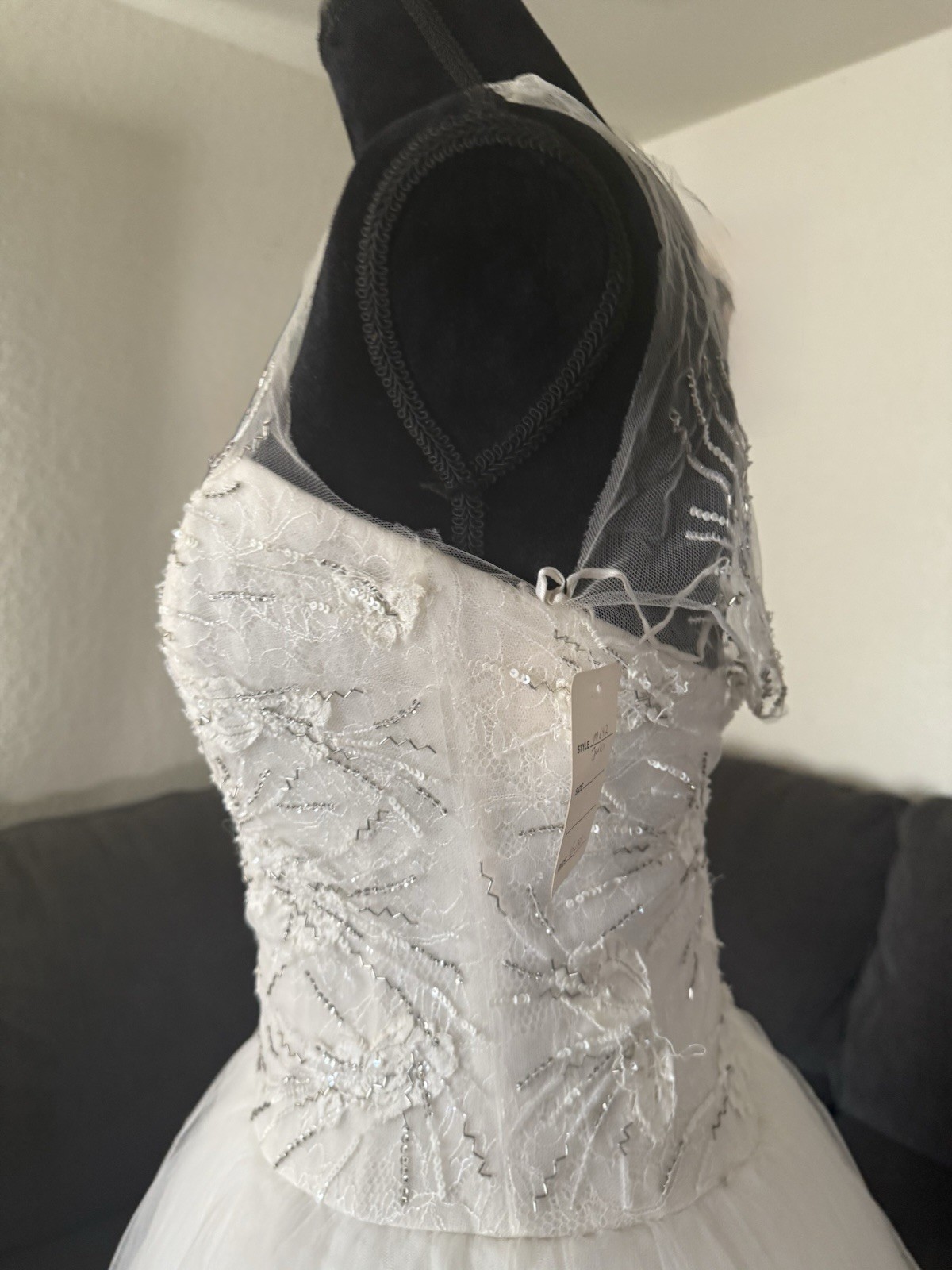 NEW GORGEOUS WHITE AMSALE LAYERED Blue Label ILLUSION STRAPS WEDDING GOWN Size 6