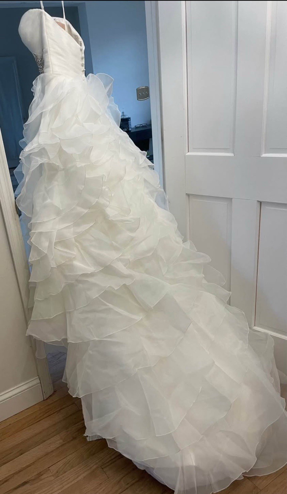 Wedding Dress Strapless Ruffled Size 2. Alterable.