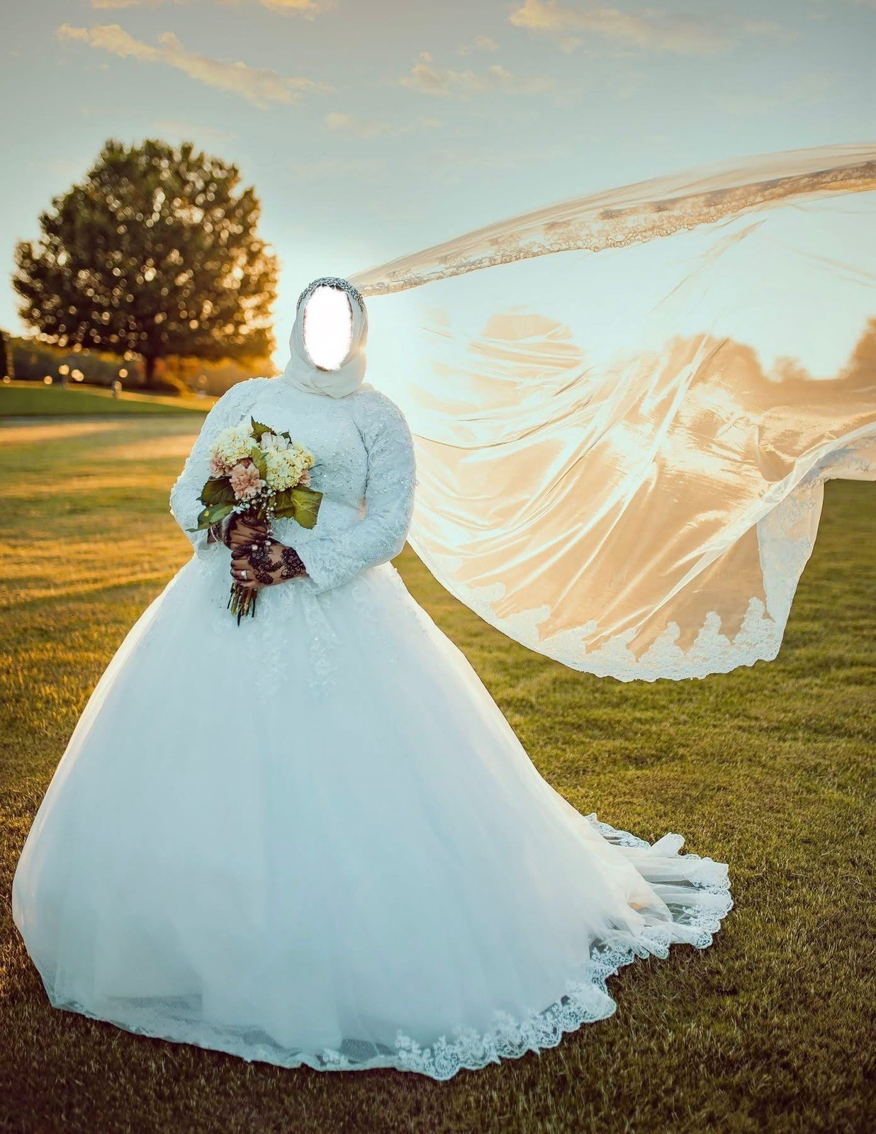 Ivory Ball Gown Wedding Dress Size 16 – Long Sleeve Choker Neck & Train