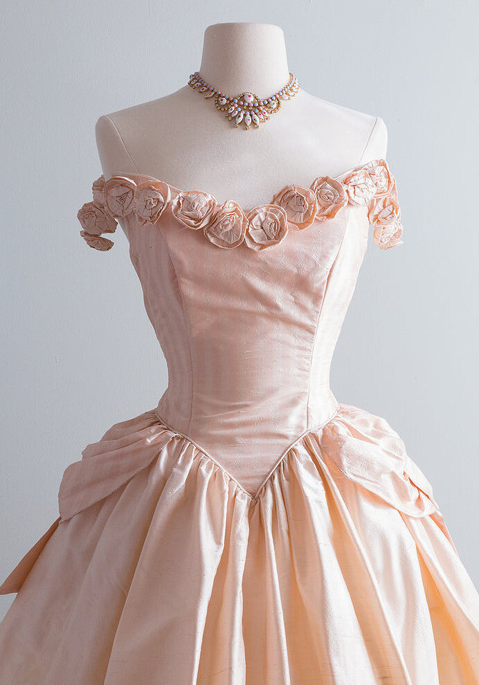 Blush Pink Vintage 3D Floral Satin Wedding Dresses Off The Shoulder Bridal Gowns
