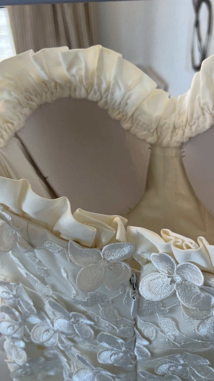 Wtoo by Watters Ivory Strapless Floral Appliqué Bridal Gown Size 8 Tailored to 4