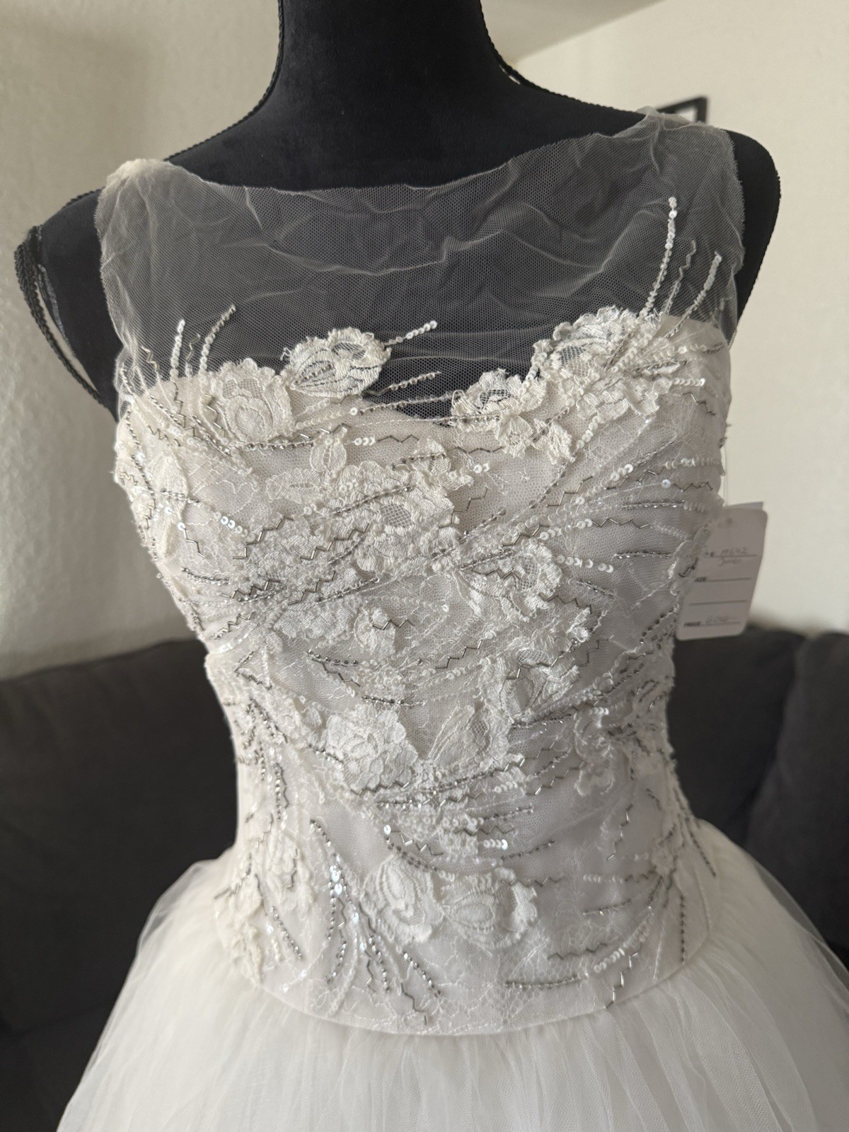 NEW GORGEOUS WHITE AMSALE LAYERED Blue Label ILLUSION STRAPS WEDDING GOWN Size 6