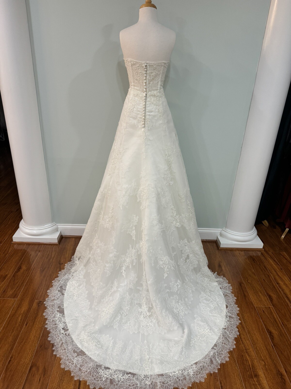 Beautiful “La Sposa” Wedding Dress