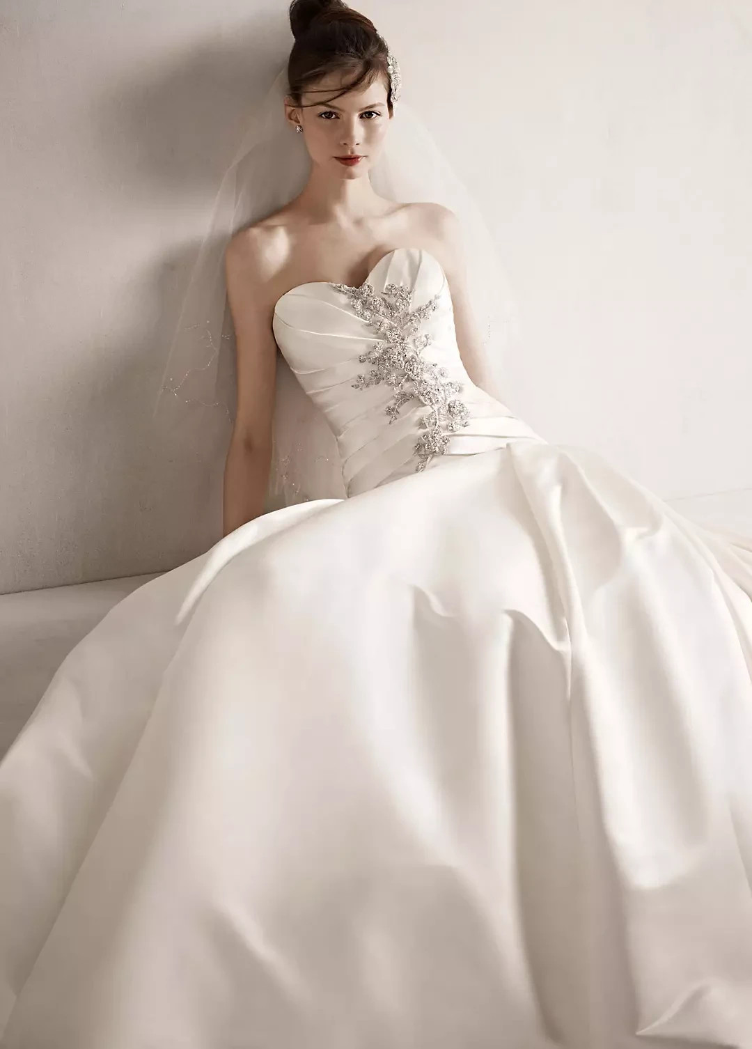 Oleg Cassini White Embellished Strapless Sweetheart Ball Gown Size 4 $1000