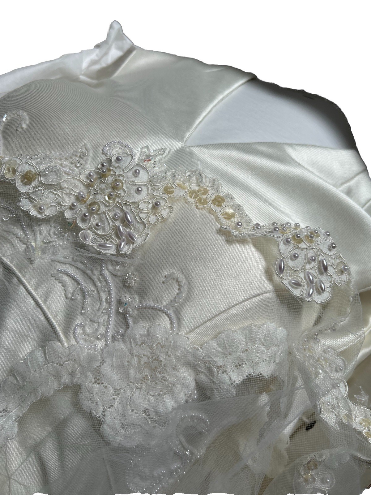 Elegant Oleg Cassini Wedding Dress Way below Cost / Cleaned : Size 10