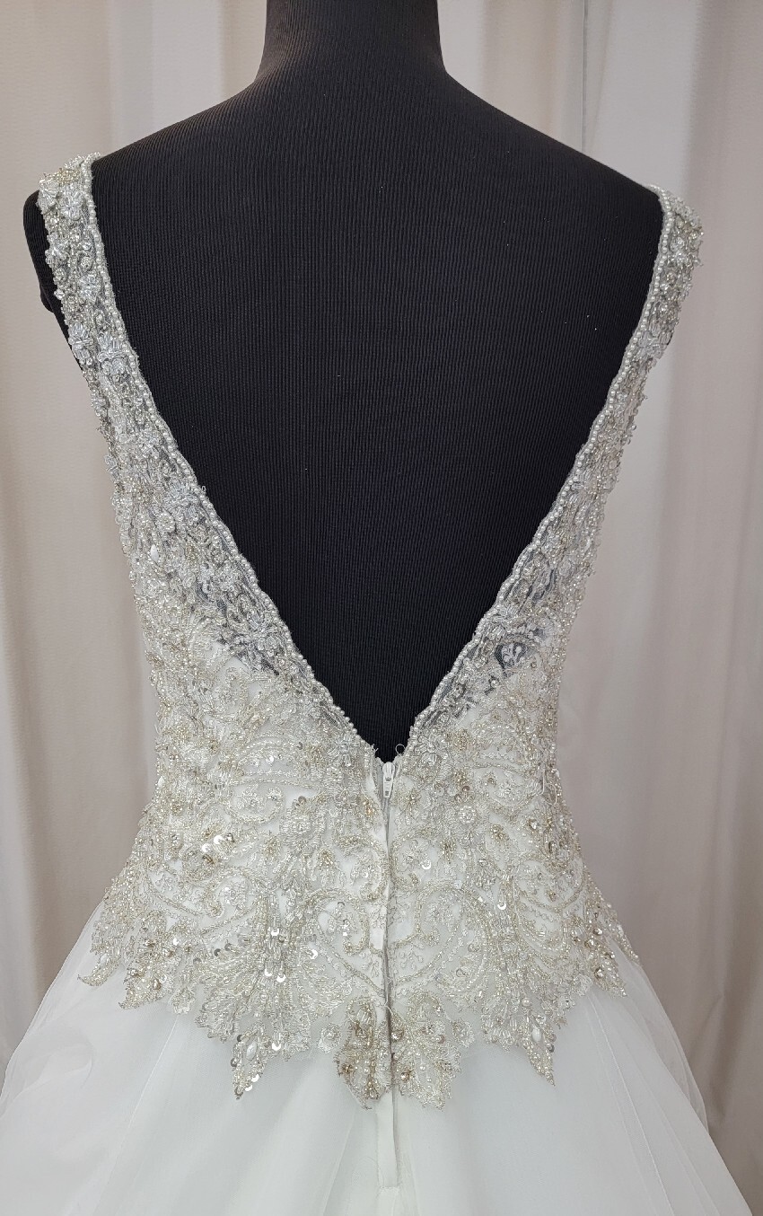 Mary’s Bridal D8113 Dress Crystal Beaded Tulle Ball Gown V Neck Princess Wedding