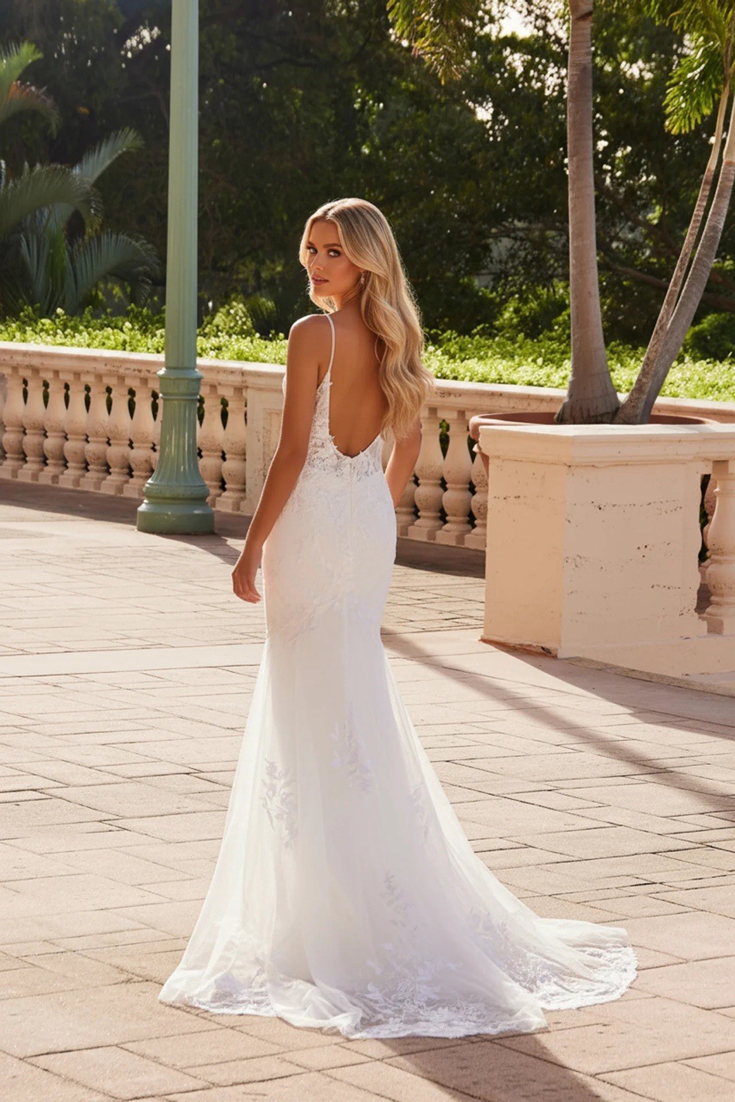 Ivory Lace V-Neck Sleeveless Mermaid Wedding Dress Train Embroidered Sz 6