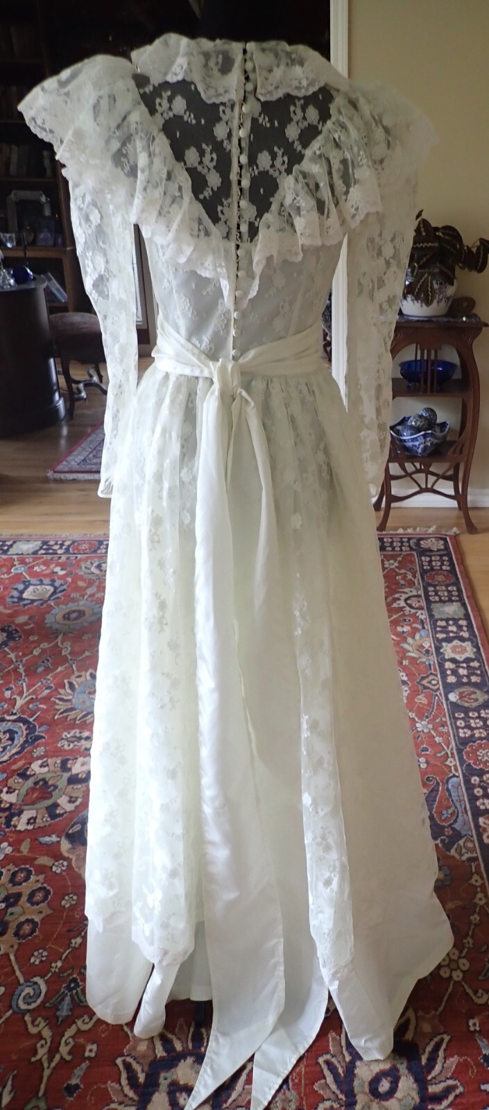 70s VTG Ivory Victorian Wedding Dress Lace & Taffeta Shawl Collar Tie Waist XS