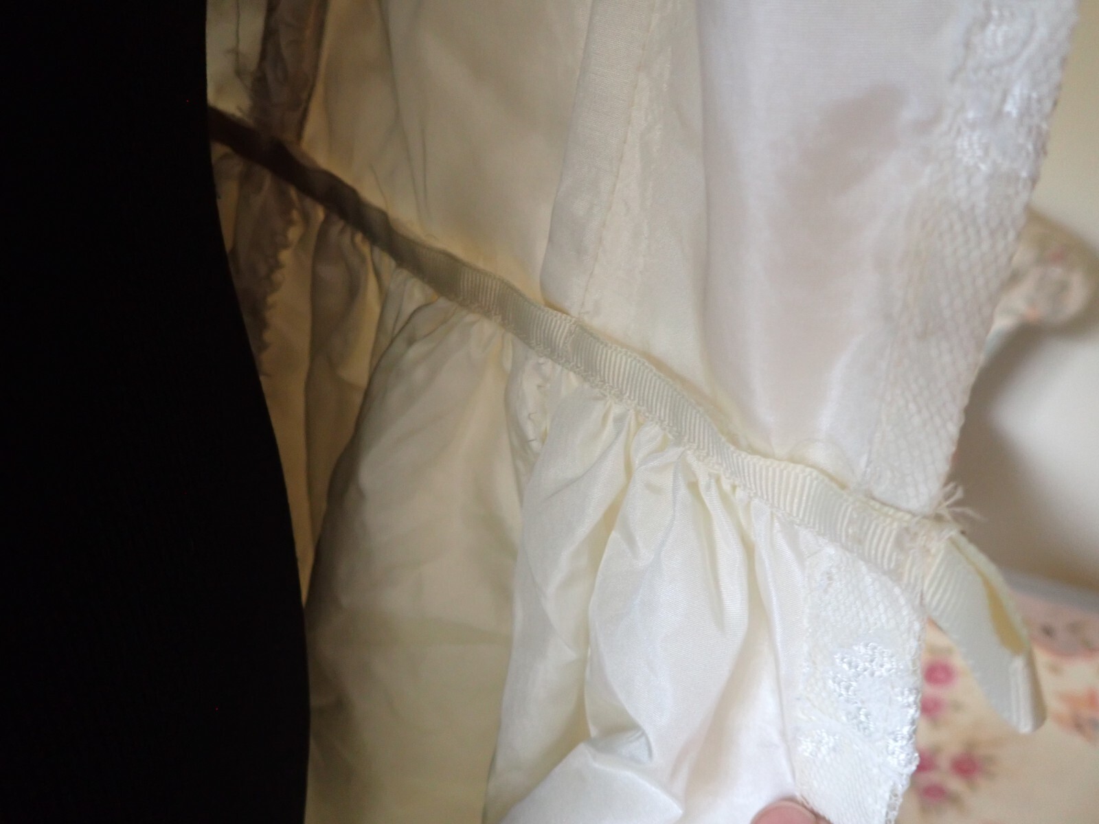 70s VTG Ivory Victorian Wedding Dress Lace & Taffeta Shawl Collar Tie Waist XS
