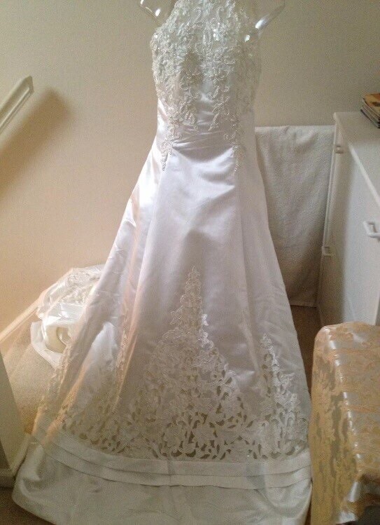 Demetrios Sleeveless Halter Neck Embellished Ivory Wedding Gown Size 8 ~NWT~