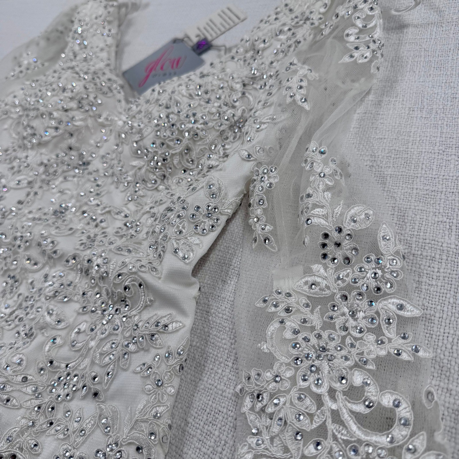 Glow Women Size 0 Rhinestone Embellished Mermaid Wedding Gown Long Sleeve V-Neck