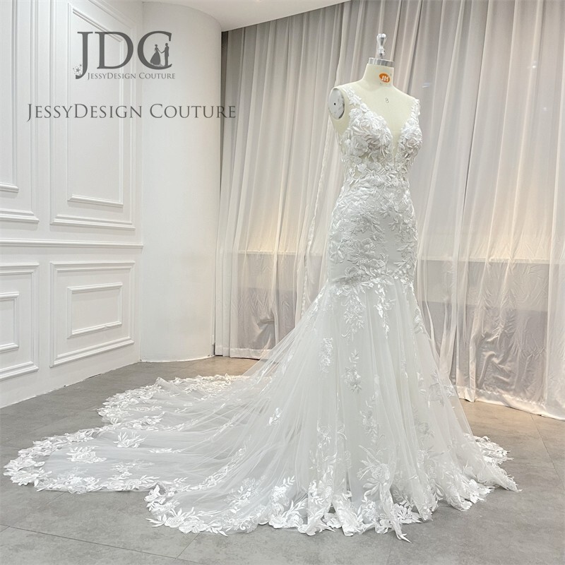 Gorgeous Floral Lace Wedding Dress Bridal Gown Custom made scalloped train Strap