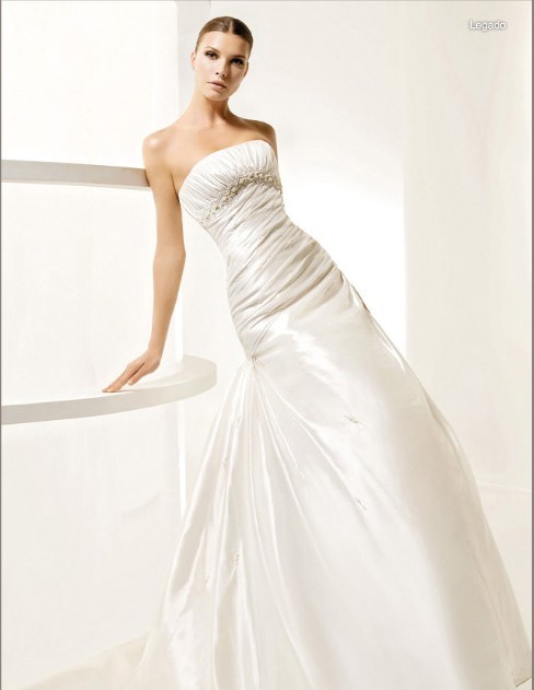 La Sposa Legado Size 8 Wedding Dress, Empire Pearls, Ivory Fit & Flare Reg $4999