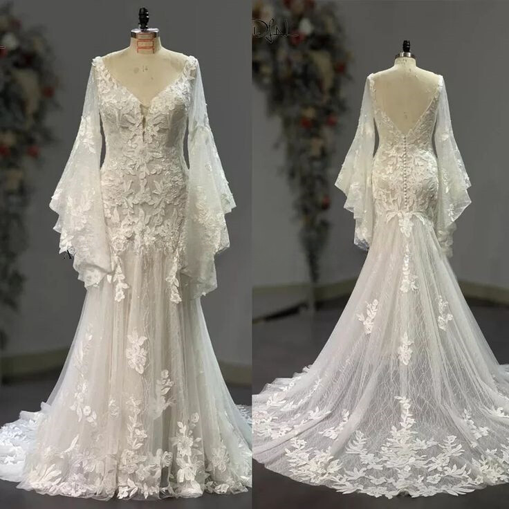 Fantasy Tulle Wedding Dress with Flared Long Sleeve Vintage White Lace Appliques
