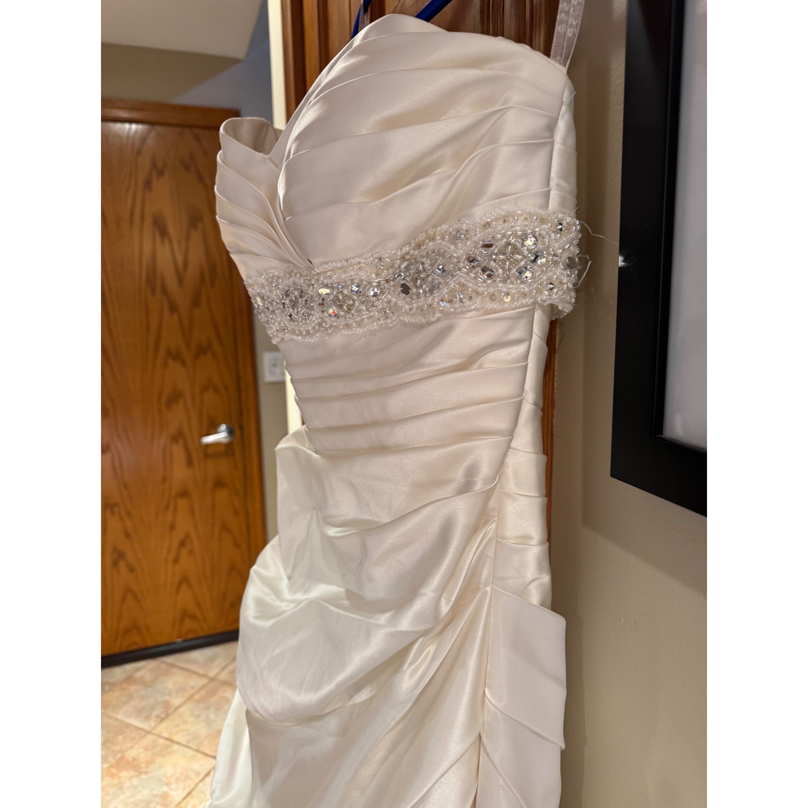 Essense of Australia Ivory Satin Ruched Strapless Wedding Dress Gown Size 12