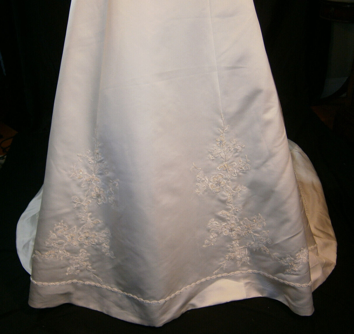 Venus 12 Wedding Dress Ivory Ballgown Lace Pearls Strapless Train Buttons Pretty