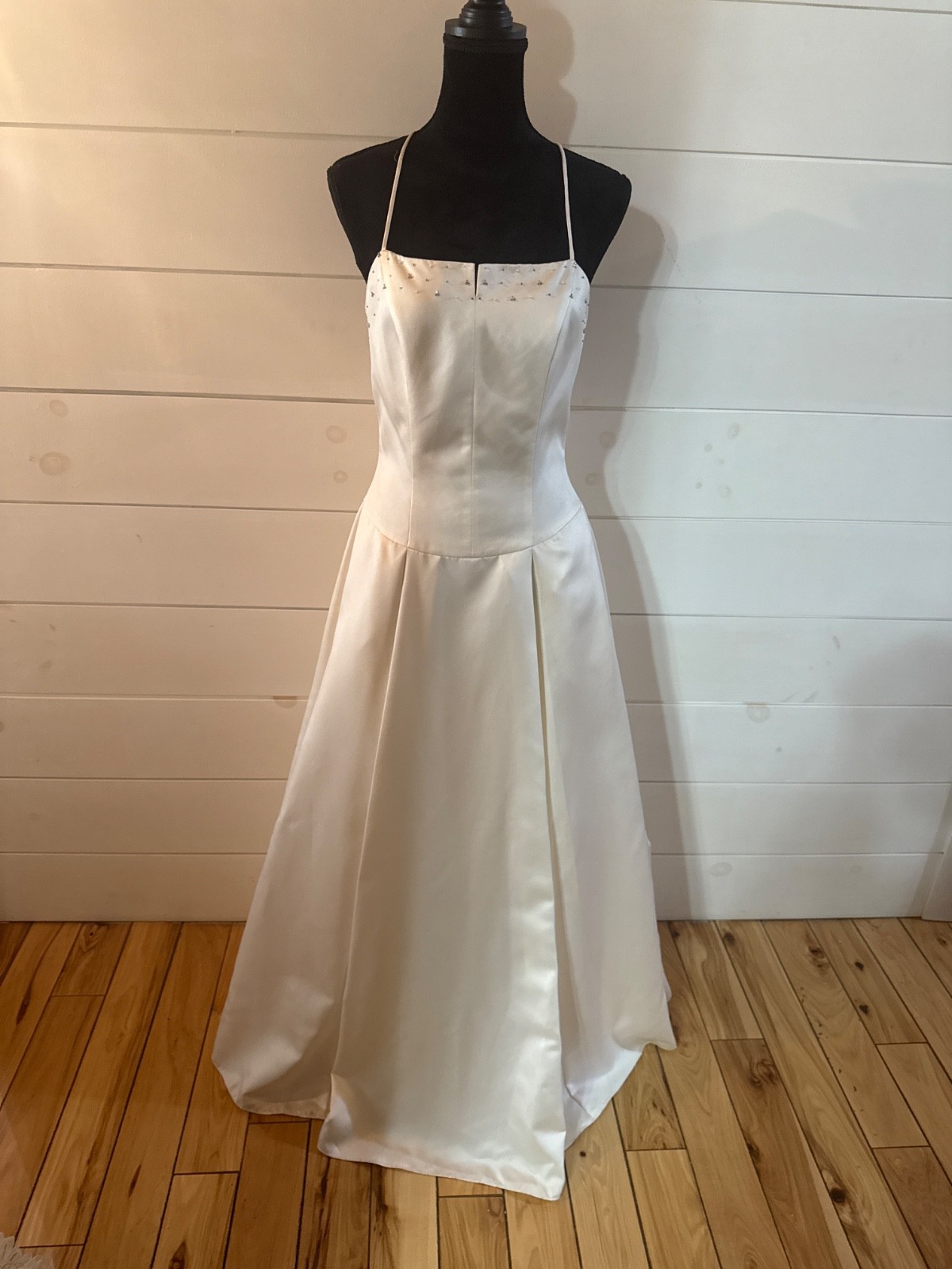 NWT Ivory Satin Square Neck Drop Waist Wedding Gown Gown With Pleats & Pockets