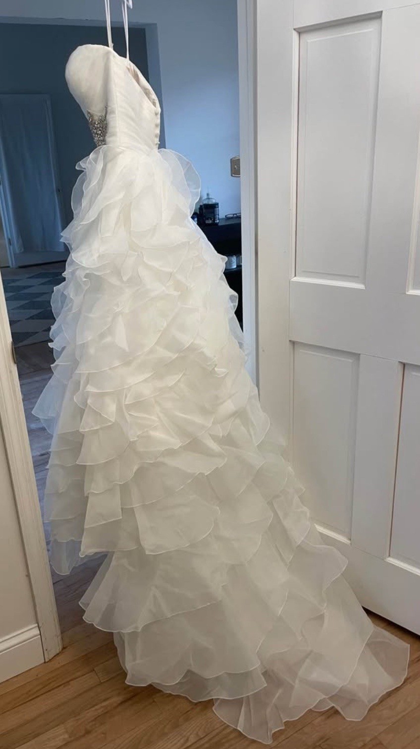 Wedding Dress Strapless Ruffled Size 2. Alterable.