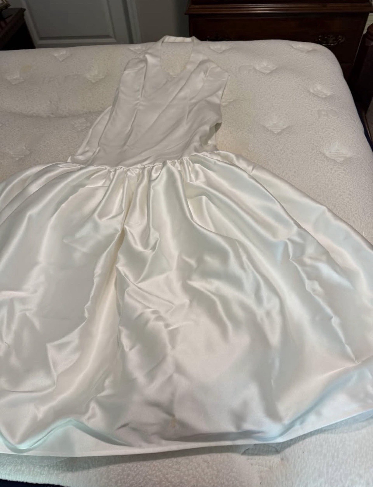 Meshki Danica White Satin Halter V-Neck Mermaid Full-Length Wedding Dress S