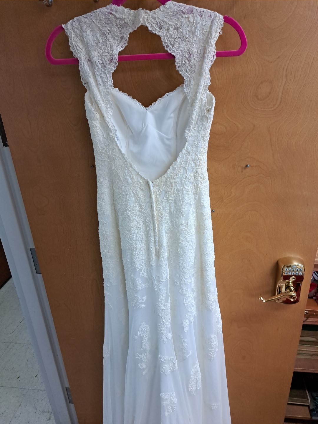 Davids Bridal Wedding Dress Galina Signature Sophisticated & Stylish, Petite 0P