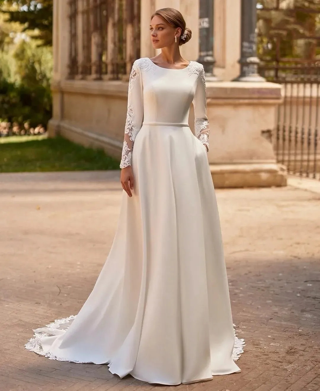 Elegant A-line Wedding Dress with Round Neck Long Sleeved Lace Satin Bridal Gown
