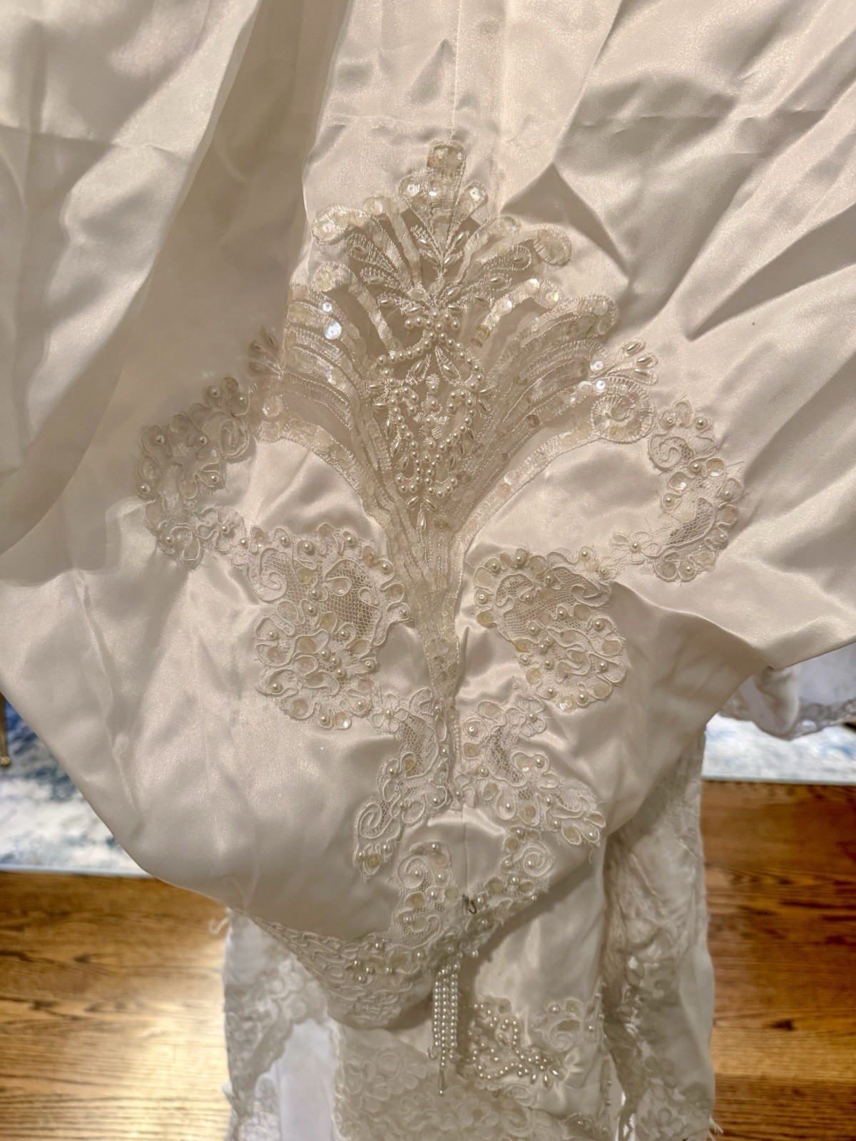 Wedding Dress Unbranded Size 3-4 Beads Bustle Train Sequins Beautiful Off White