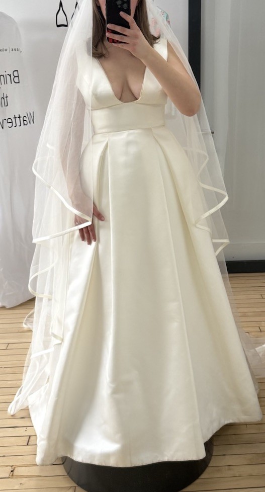 Nouvelle Amsale “Hart” – Ivory Satin Sleeveless V Neck A Line Wedding Dress