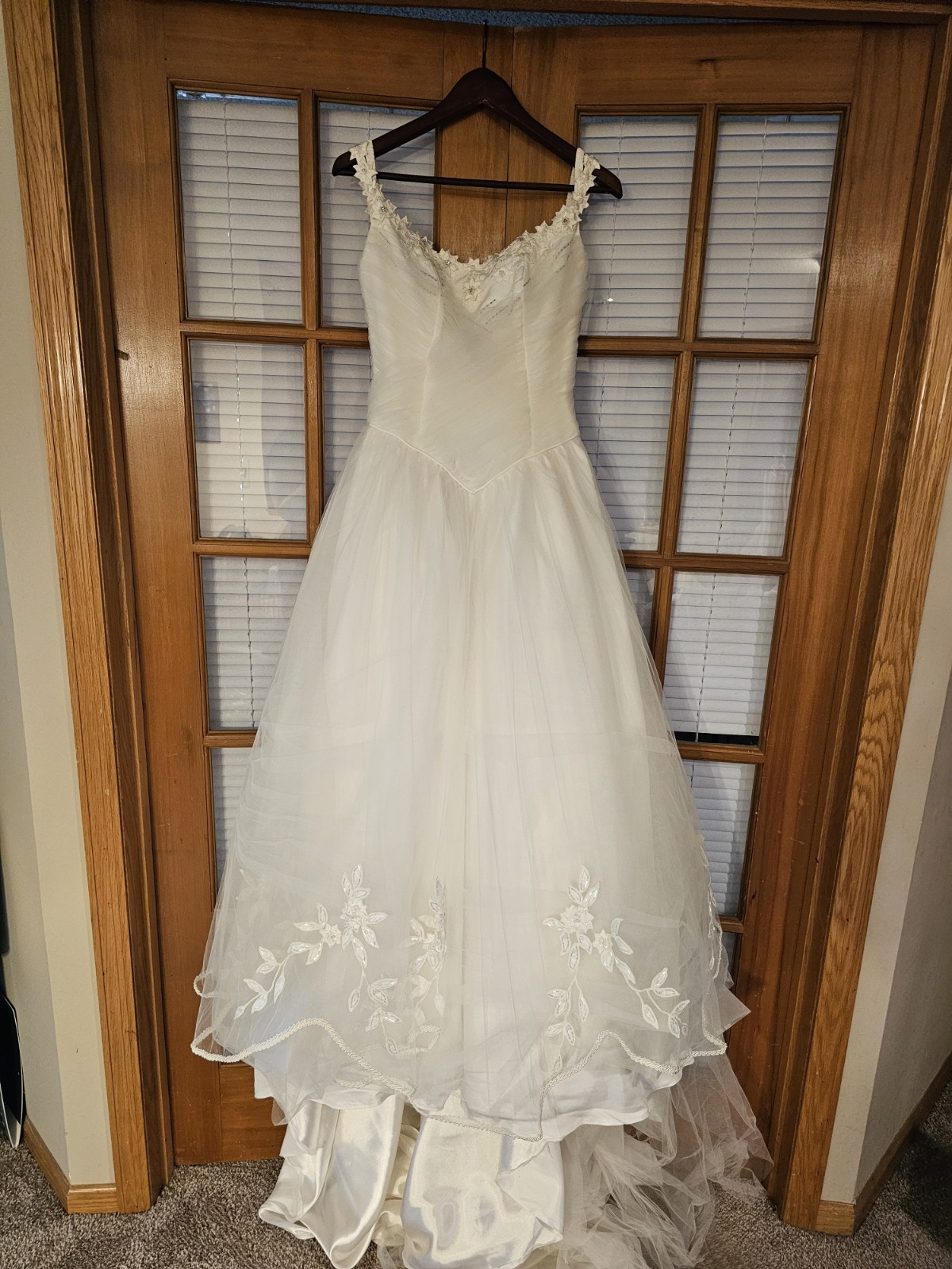Ivory Sleeveless Square Neck Tulle Ball Gown Wedding Dress Lace Train Size 6