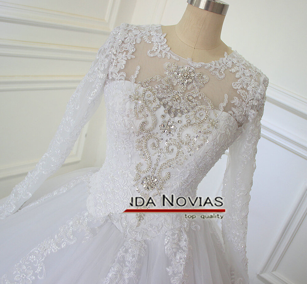 Luxury Wedding Dresses Beading Long Sleeves Scoop Neck Court Train Bridal Gowns