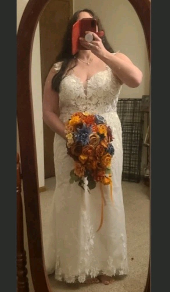 Ivory Lace Mermaid Wedding Dress Size 14 Petite