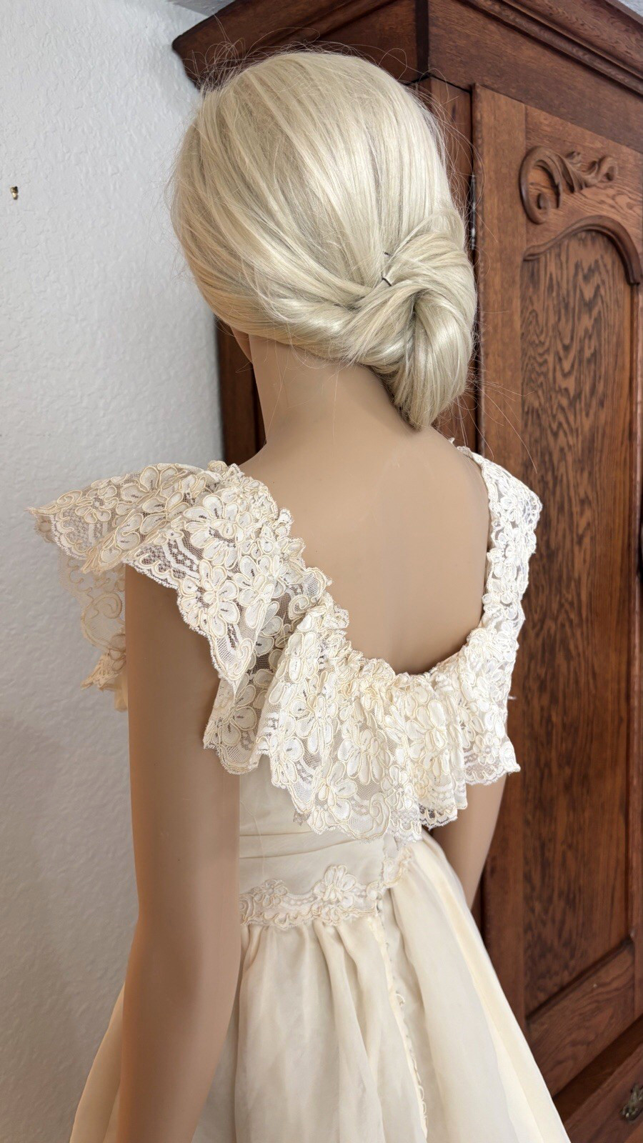 VTG 60s OffShoulder Ivory Wedding Gown Dress Lace Ruffle Romantic Fairytale XS/S