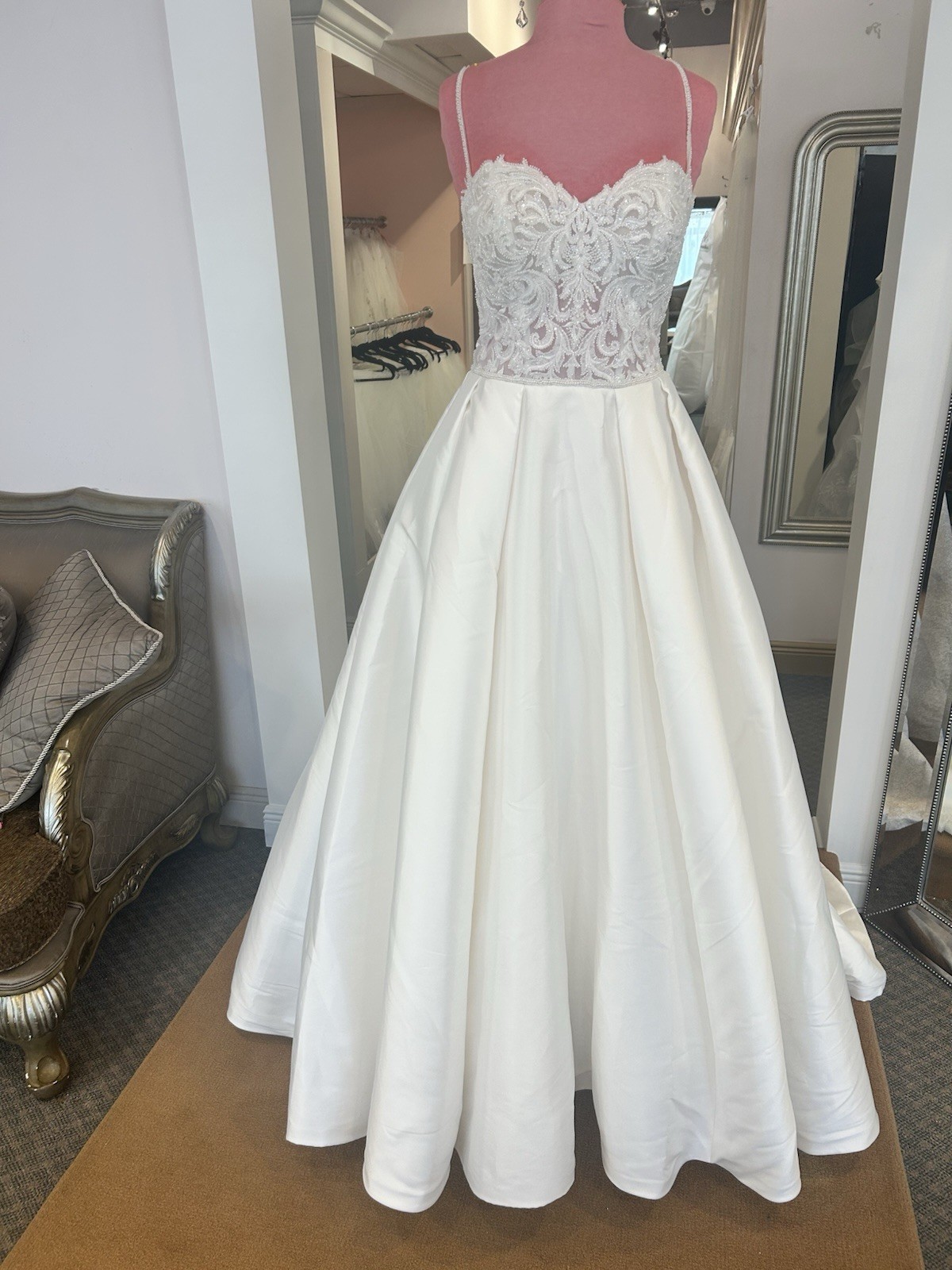 Essense of Australia D3461 size 16