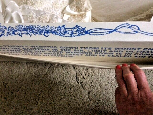 Venus Wedding Gown w/Veil Vintage 90’s Lace/Beaded/Pearled/Mermaid /ProPreserved