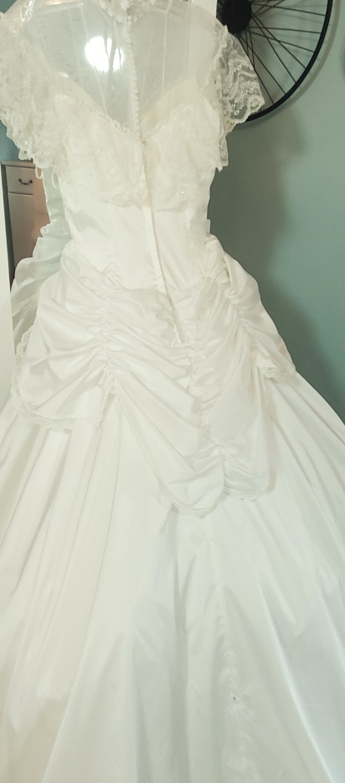 Satin & Lace White Wedding Gown Size 7-8