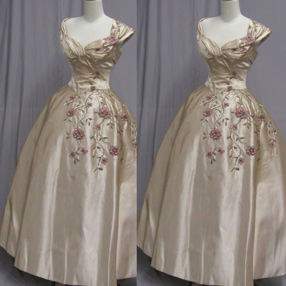 Retro Wedding Dresses with Flower Applique Off Shoulder Satin 1950s Bridal Gown
