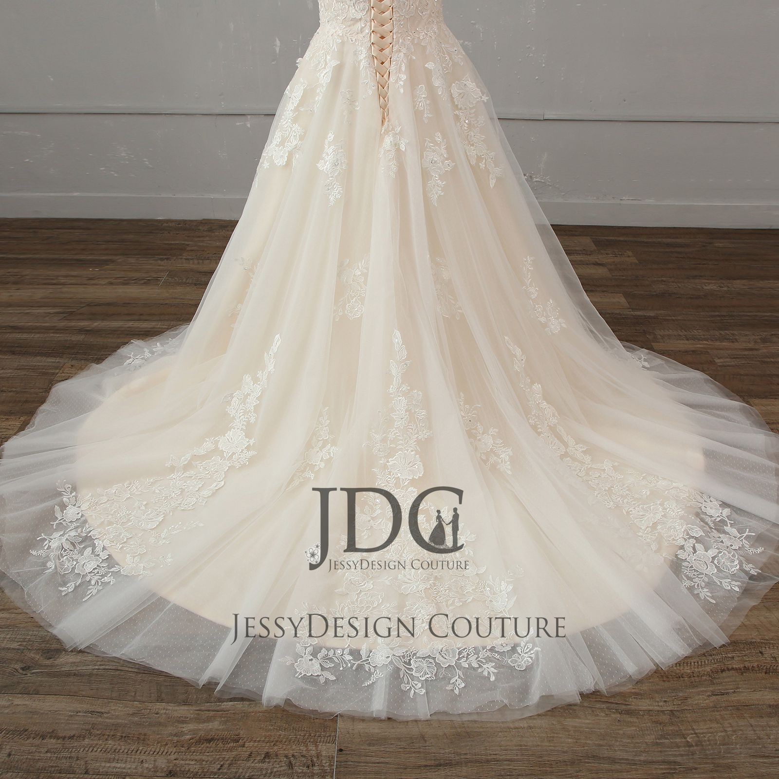 Top quality strappy wedding dress wedding dress 32-60 beads to measure ivory buttons