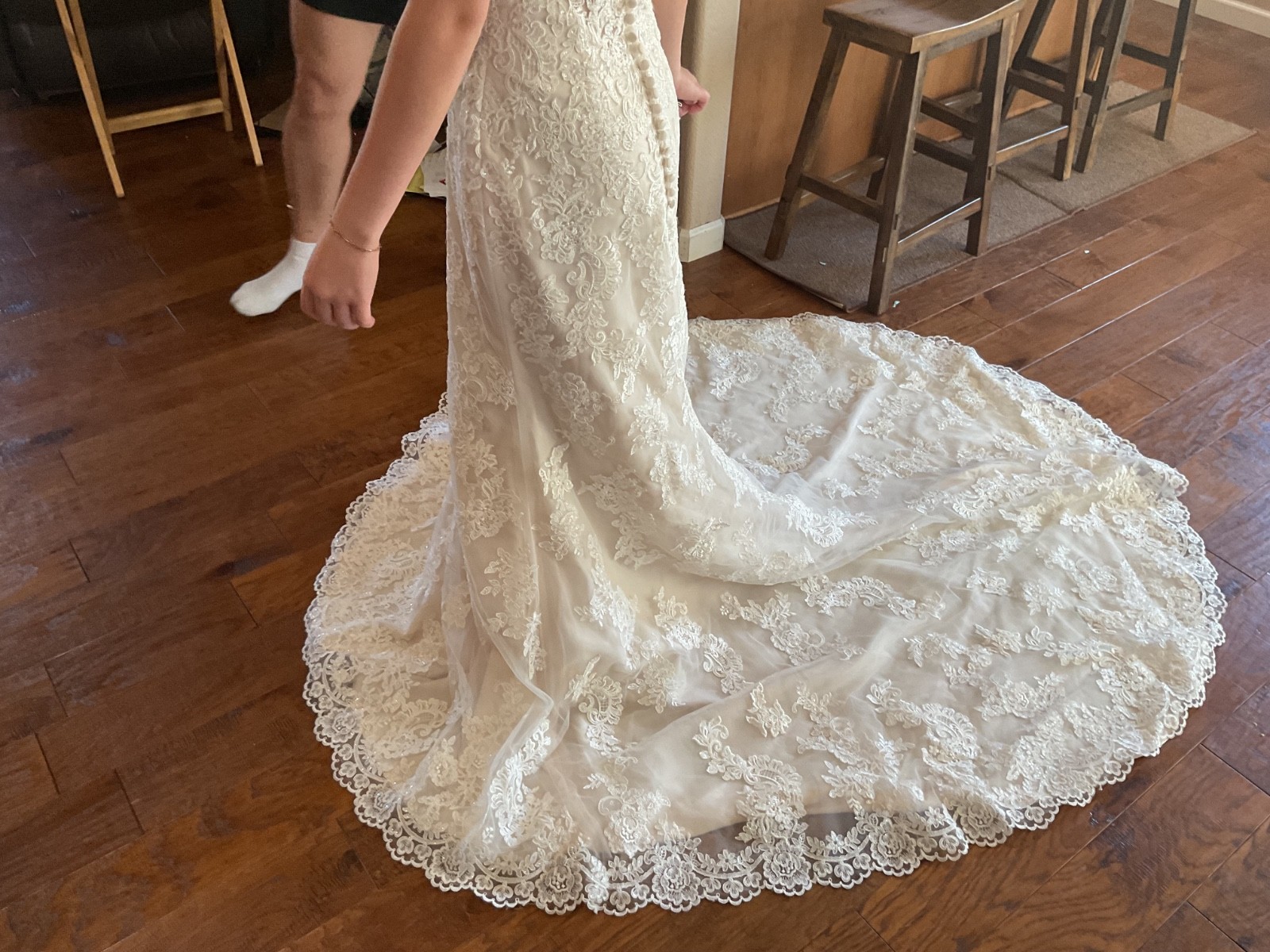 MADELINE GARDNER IVORY WEDDING DRESS WITH TAGS SIZE 6 STYLE 5616 NEVER USED