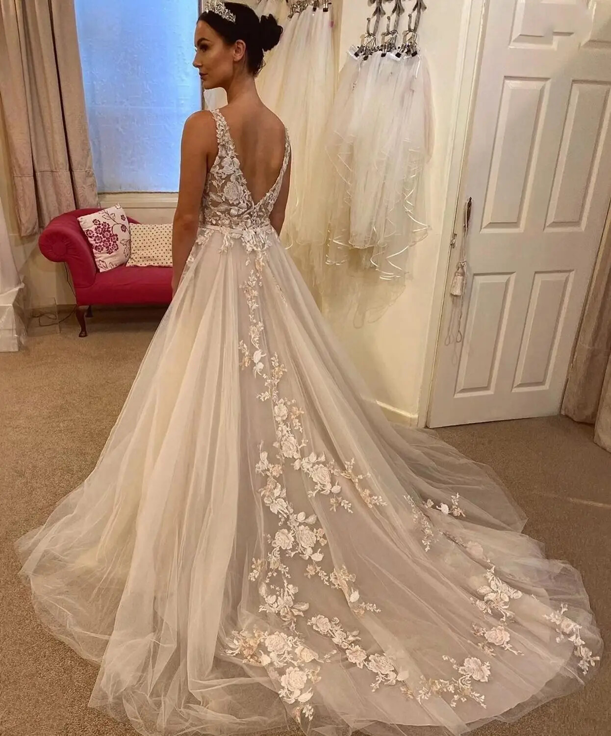 Lace Wedding Dresses Backless Tulle Applique Bridal Gowns Custom Made Long Train